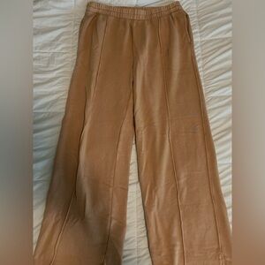 loose fitting sweatpants